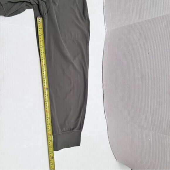 Lululemon Align Jogger Crop *23" Grey Sage  EUC Nulu  Size 8 - Picture 4 of 14